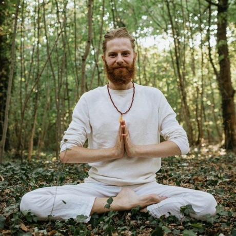Professeur de yoga Gian Mandeva Singh