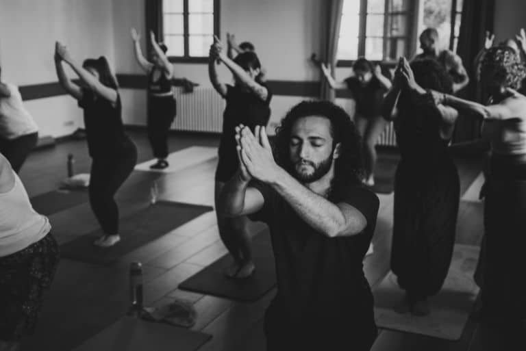 yoga dynamique en studio
